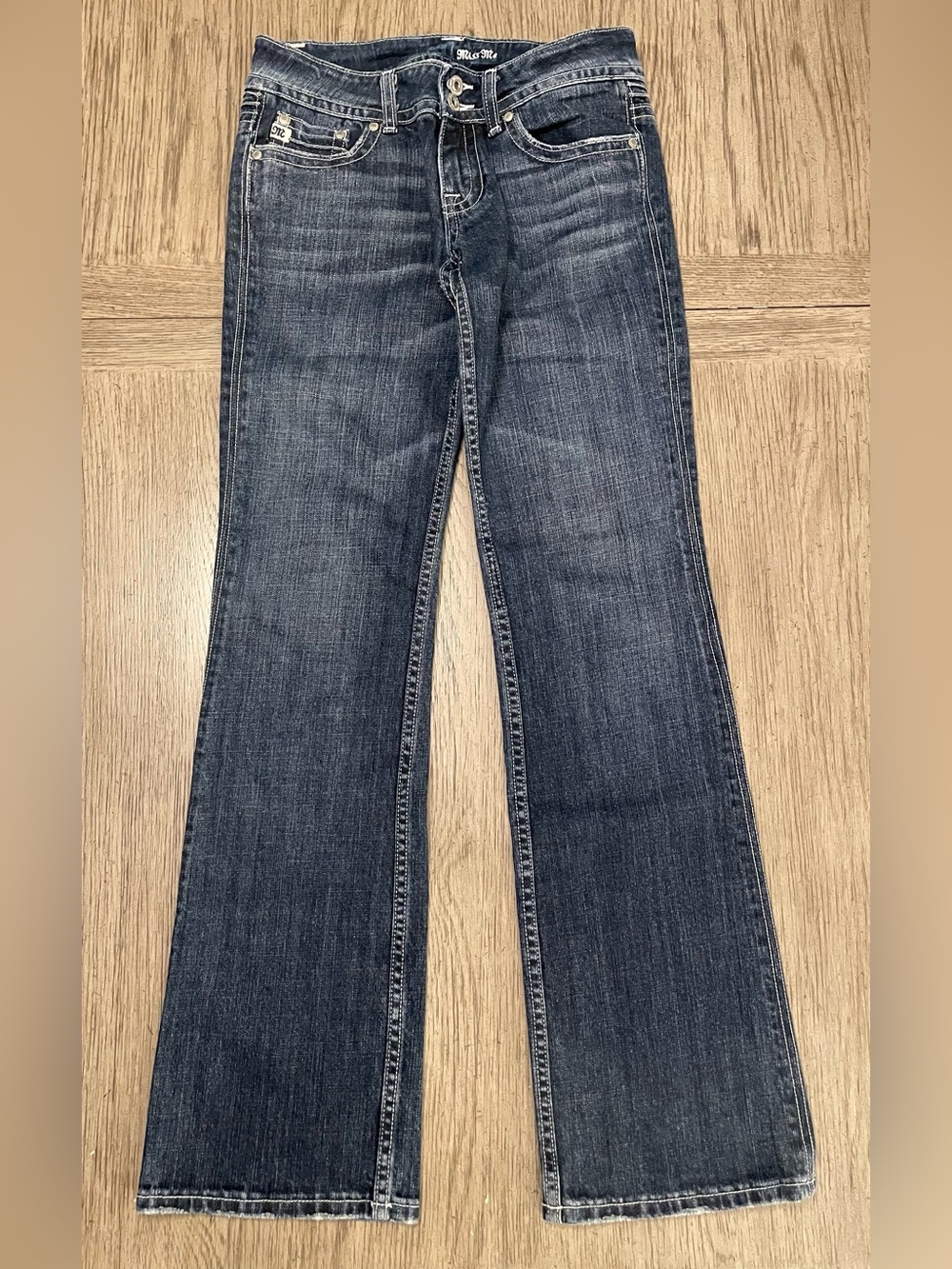 Miss Me low rise, flare women’s Y2K jeans. Size 28, excellent condition!